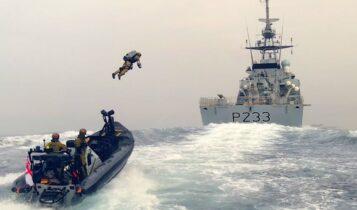 Βρετανία: Το πολεμικό ναυτικό σε άσκηση με στολές... «Iron Man» (VIDEO)