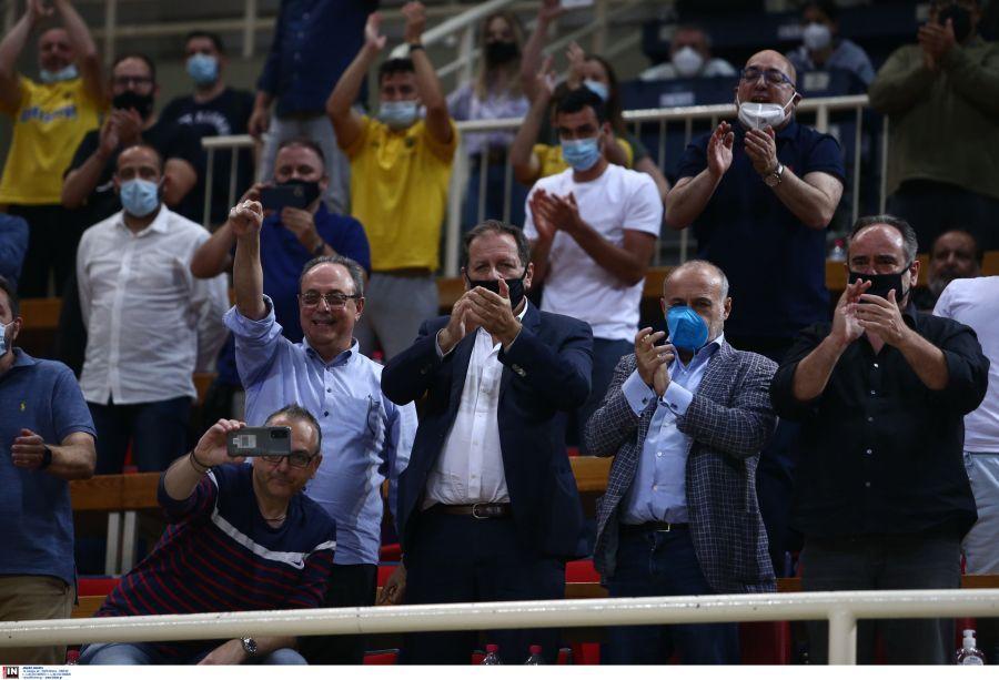 Λατρεία από φίλους της ΑΕΚ για τον Αγγελόπουλο: «Πρωτάθλημα θα πάρουμε, όλους θα τους τρελάνουμε»