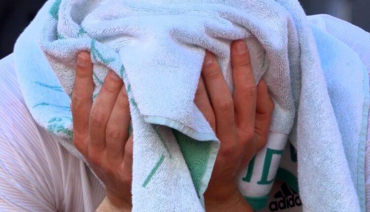 Roland Garros: Η απογοήτευση του Τσιτσιπά μετά την ήττα από τον Τζόκοβιτς (VIDEO)