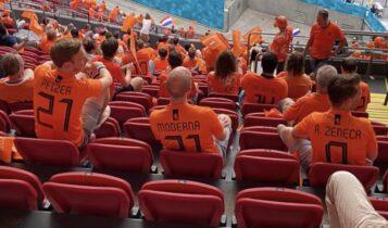 EURO 2021: Ολλανδοί φίλαθλοι με φανέλες των εμβολίων (ΦΩΤΟ)