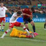 EURO 2021-Σέζνι: «Εδιωξε» το άγχος κάνοντας τσιγάρο λίγο πριν το Ισπανία-Πολωνία (ΦΩΤΟ)