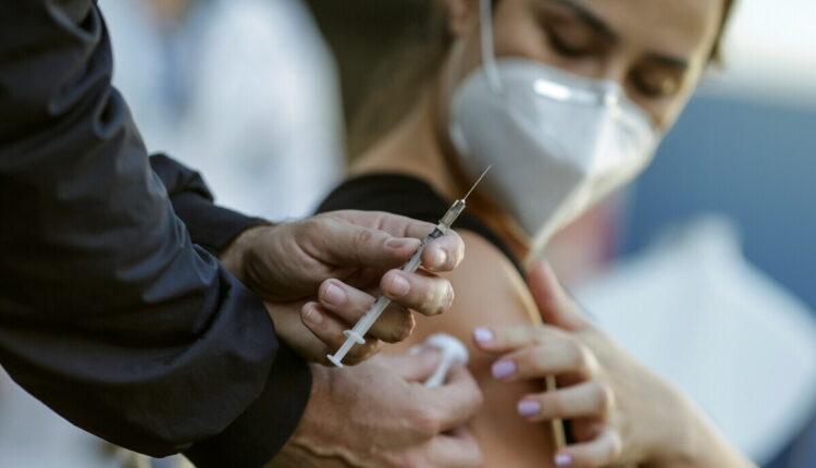 Προς υποχρεωτικό εμβολιασμό η Γαλλία (VIDEO)