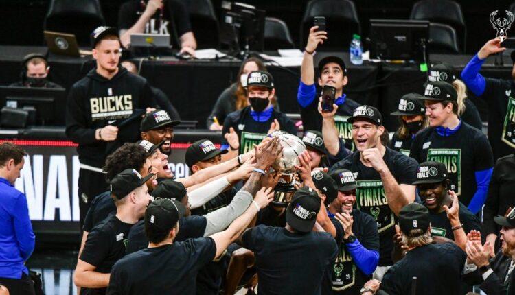 NBA: Οι πρωταθλητές ανατολής Μπακς και η αγκαλιά του Γιάννη με την κούπα (ΦΩΤΟ & VIDEO)
