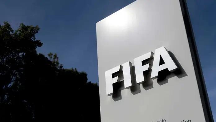 FIFA: Αλλάζει το ποδόσφαιρο με πέντε νέους κανονισμούς - Απεριόριστες αλλαγές, μισάωρα ημίχρονα και παύση χρόνου