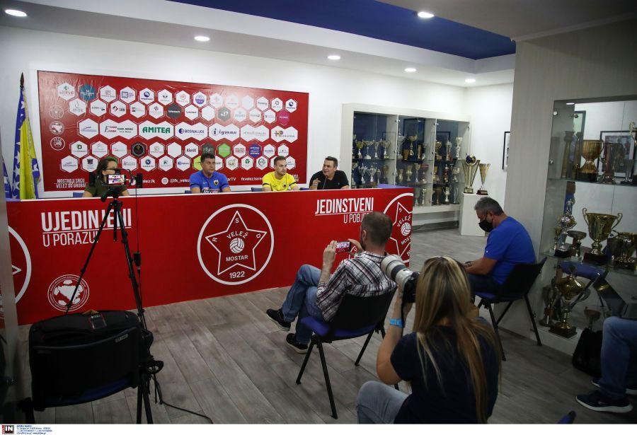 Εικόνες από τη συνέντευξη Τύπου για το Βελέζ-ΑΕΚ με Μιλόγεβιτς και Μπακάκη