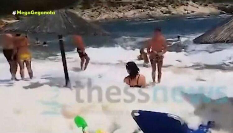 Χαλκιδική: «Αφρισε» παραλία στη Σιθωνία (VIDEO)