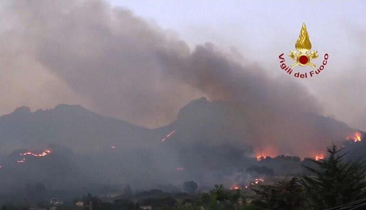 Στις φλόγες η Σικελία και η νότια Τουρκία (VIDEO)