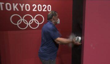 Αντίδραση του Πύρρου Δήμα μετά την ακύρωση της αθλήτριάς του - Κοπάνησε τον τοίχο (VIDEO)