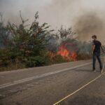 Φωτιά: Συναγερμός για τις αναζωπυρώσεις - Σε ύφεση το μέτωπο στην Μαλακάσα (VIDEO)