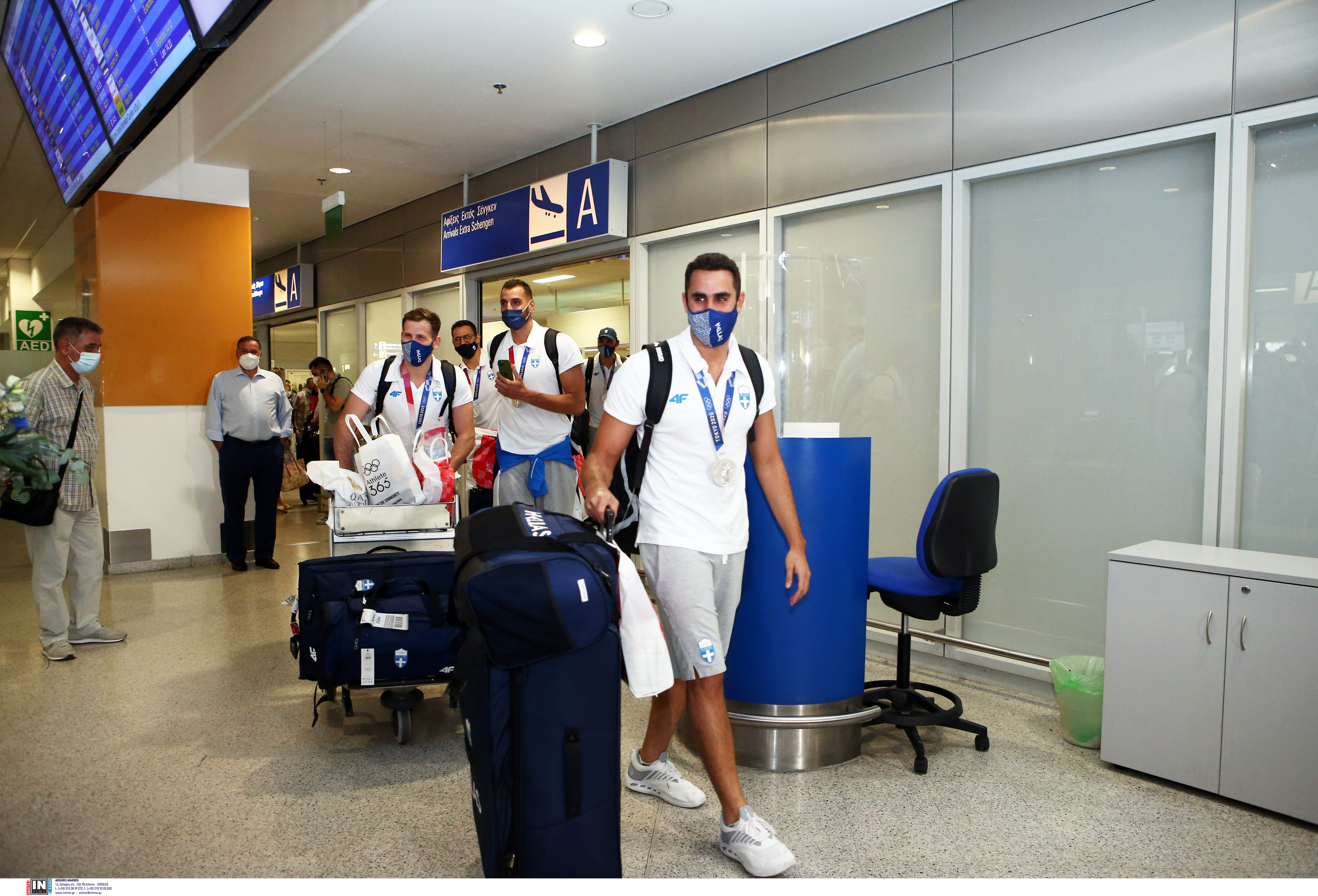Εθνική πόλο: Στην Αθήνα εν μέσω αποθέωσης οι ασημένιοι Ολυμπιονίκες του Τόκιο (ΦΩΤΟ)