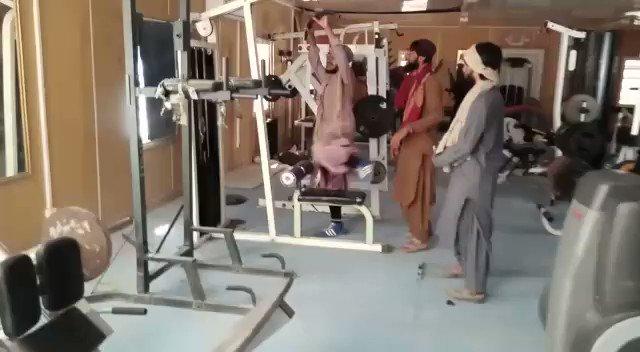 Οι Ταλιμπάν μπήκαν στην Καμπούλ και προσπαθούν να κάνουν… γυμναστήριο! (VIDEO)