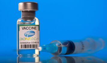Κορωνοϊός: Η πλήρης έγκριση του εμβολίου της Pfizer φέρνει ντόμινο υποχρεωτικών εμβολιασμών (VIDEO)