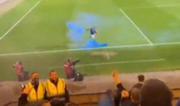 Απίστευτο σκηνικό στην Σκωτία: Ποδοσφαιριστής σουτάρει καπνογόνο στην αντίπαλη εξέδρα (VIDEO)