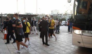 Η άφιξη της ΑΕΚ στην Τούμπα -Στην εξέδρα ανέβηκε ο Δημητριάδης (VIDEO)