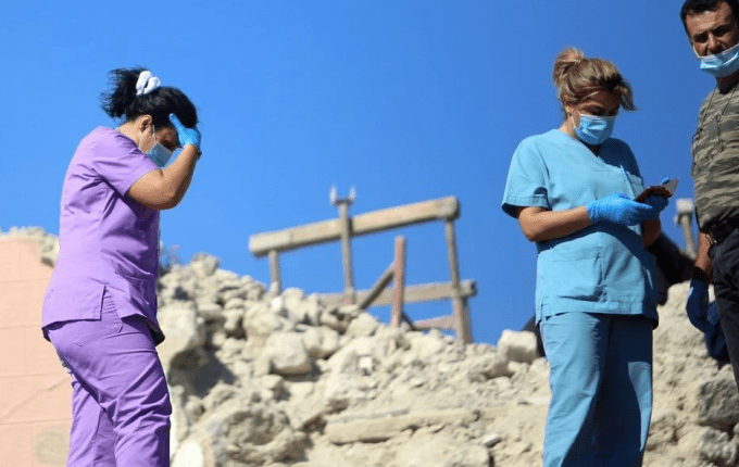 Σεισμός στo Ηράκλειο: Τραυματίας και ο γιος του νεκρού στο Αρκαλοχώρι