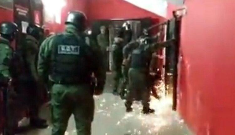 Αργεντινή: Η αστυνομία εισέβαλε στο γήπεδο της Νιούελς χωρίς ένταλμα (VIDEO)