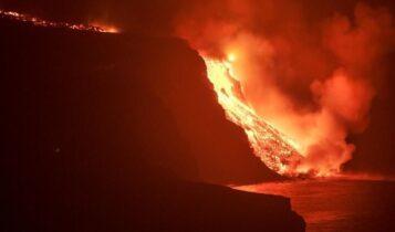 Λα Πάλμα: Η λάβα του ηφαιστείου έφτασε στον ωκεανό-Ανησυχία για τοξικά αέρια (VIDEO)