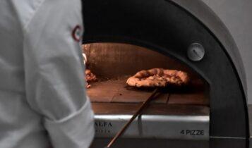 Ξεπέρασε και το σουβλάκι: Αυτή είναι η νέα τιμή της μεγάλης πίτσας των 12 κομματιών