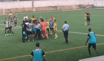 Πορτογαλία: Πυροβολισμοί, μπουνιές και άγριο ξύλο μεταξύ παικτών-οπαδών σε γήπεδο (VIDEO)