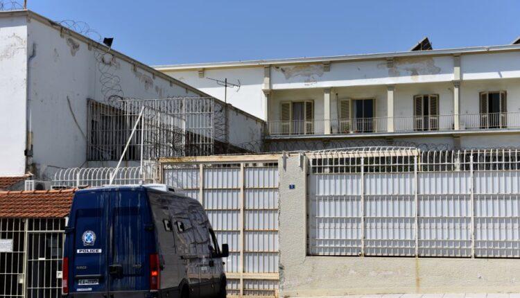 Φυλακές Κορυδαλλού: Σύλληψη ιατρού - Προσπάθησε να περάσει κινητά και χρήματα