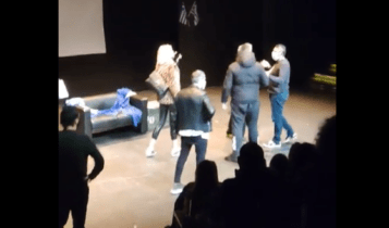 Αδιανόητα σκηνικά: H Σάσα Σταμάτη μαζί με μπράβους διέκοψαν την παράσταση του Ζαραλίκου, γιατί τους… έθιξε τον Μαρινάκη! (VIDEO)