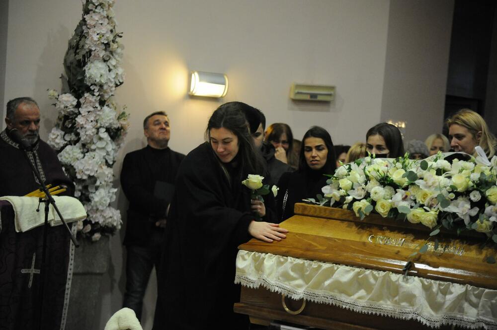 Συγκλονιστικές στιγμές στην κηδεία του Γέλοβατς στην Σερβία (ΦΩΤΟ)