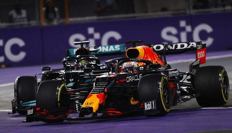 Formula 1: Η Red Bull παραδέχτηκε ότι ήταν σκόπιμο το φρενάρισμα του Φερστάπεν