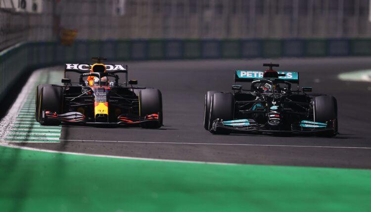 Φερστάπεν: «Η Red Bull είναι πιο αργή από τη Mercedes»