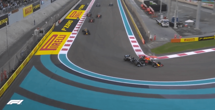 Formula 1: Επαφή Φερστάπεν - Χάμιλτον στον πρώτο γύρο, κερδισμένος ο Βρετανός (VIDEO)