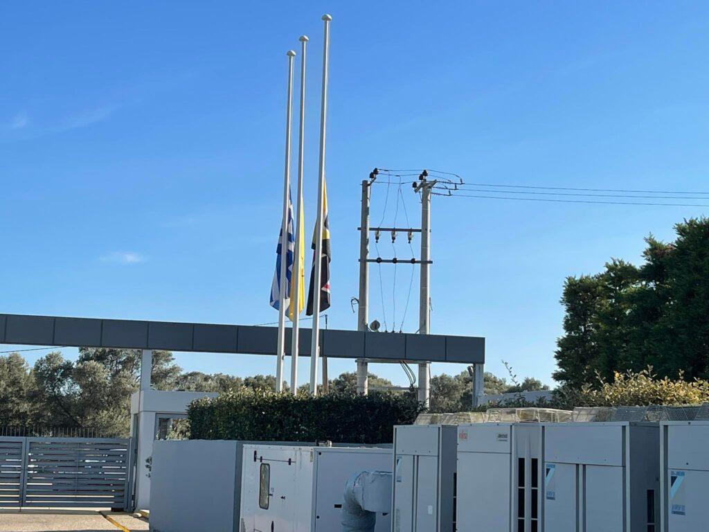 ΑΕΚ: Μεσίστιες οι σημαίες στα Σπατα για τον Στέλιο Σεραφείδη