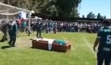 Ο νεκρός Χιλιανός ποδοσφαιριστής Χαιμέ Εσκαντάρ «σκοράρει» από το φέρετρο (VIDEO)