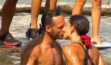 Survivor 5: Το πρώτο φιλί μεταξύ Κατσαούνη και Μυριέλλας! (VIDEO)