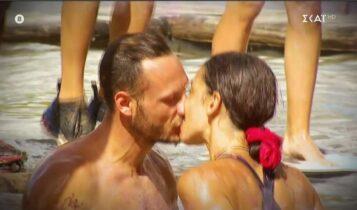 Survivor: Το πρώτο φιλί της Μυριέλλας με τον Γιώργο και το σχόλιο του Βαλάντη (VIDEO)