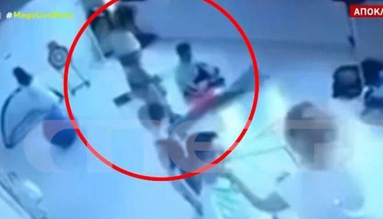 Εικόνες φρίκης σε κέντρο αποκατάστασης ΑΜΕΑ στην Αττική - Φυσικοθεραπευτής κλωτσά στο κεφάλι παιδί με αυτισμό (VIDEO)