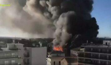 Ξάνθη: Μεγάλη φωτιά σε καπναποθήκες στο κέντρο της πόλης (VIDEO)