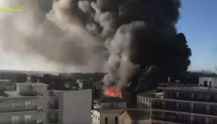 Ξάνθη: Μεγάλη φωτιά σε καπναποθήκες στο κέντρο της πόλης (VIDEO)