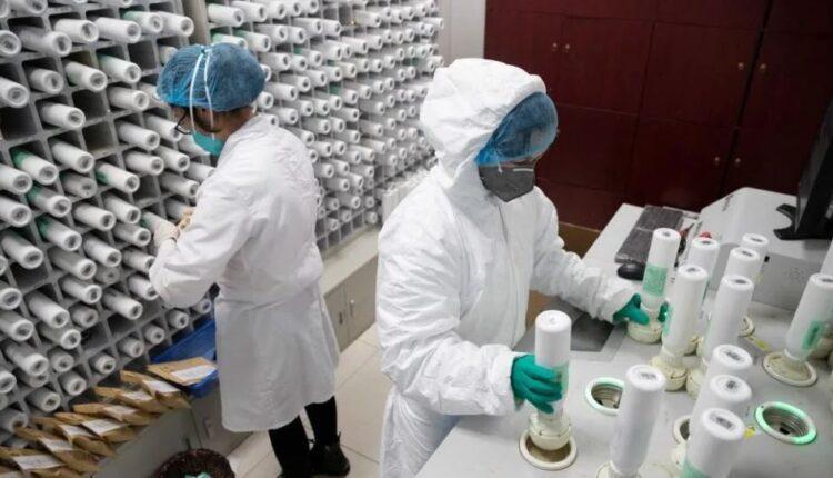 Κορωνοϊός: Το αμφιλεγόμενο πείραμα στα εργαστήρια της Γουχάν