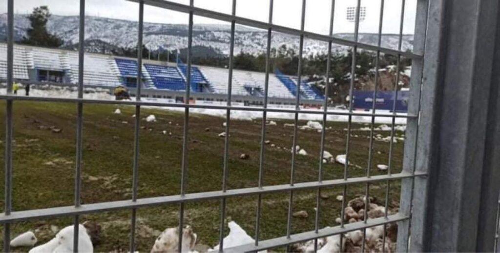Κηφισιά - ΑΕΚ Β': Στον αέρα το ματς - Καλυμμένο με χιόνι το γήπεδο, γίνεται προσπάθεια να καθαριστεί