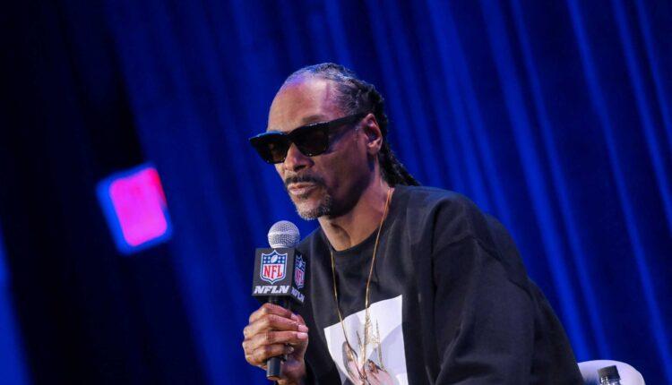 Snoop Dogg: Εσκασε... τσιγαράκι πριν ανέβει στην σκηνή του Super Bowl (VIDEO)