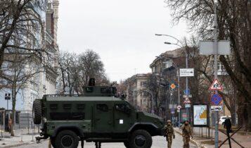 Εισβολή στην Ουκρανία: Οι Ρώσοι έφτασαν στο Κίεβο - Μάχες στα προάστια της πόλης