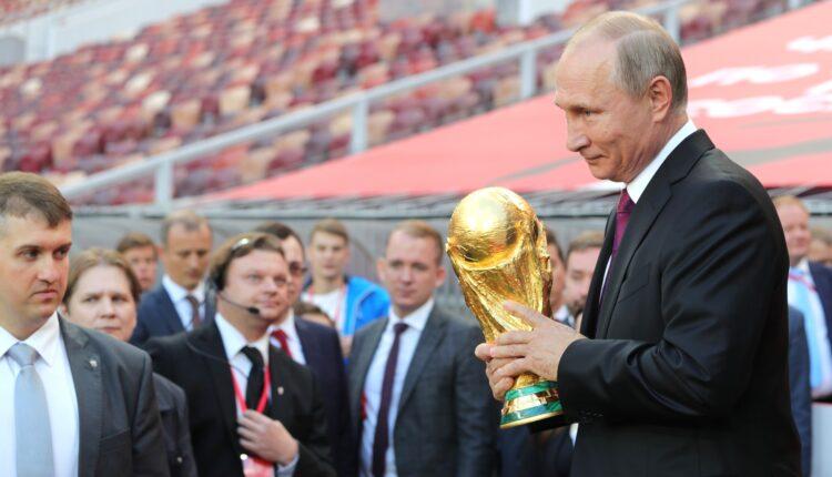 FIFA: Απαγορεύει τον εθνικό ύμνο και τη σημαία της Ρωσίας από τους διεθνείς της αγώνες