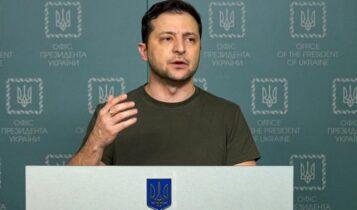 Ουκρανία: Η στιγμή που ο Ζελένσκι μαθαίνει ότι οι Ρώσοι βομβαρδίζουν τον πύργο τηλεπικοινωνιών (VIDEO)