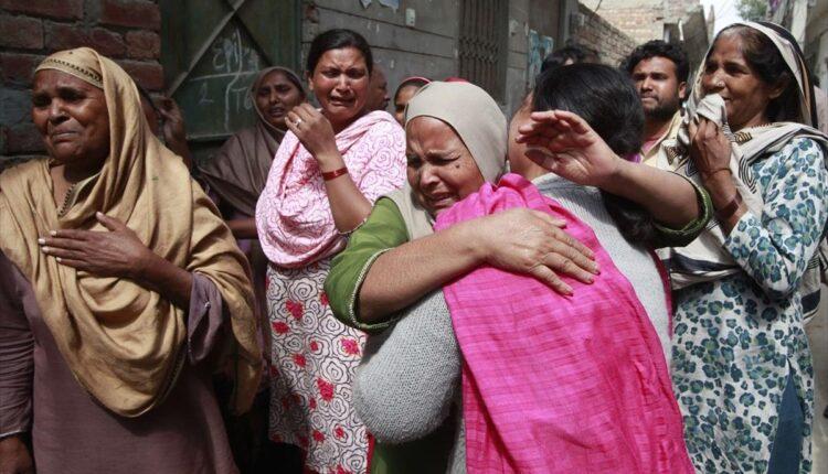 Τουλάχιστον 56 νεκροί και 194 τραυματίες από βομβιστική επίθεση σε τέμενος στο Πακιστάν
