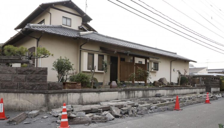 Σεισμός 7,3 Ρίχτερ στην Ιαπωνία - Προειδοποίηση για τσουνάμι