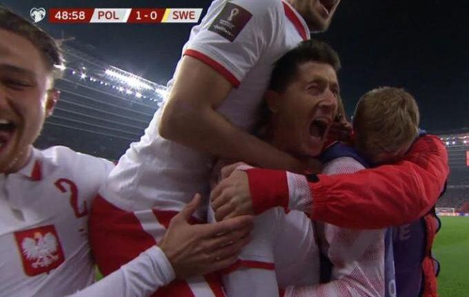 Πολωνία - Σουηδία: Κέρδισε πέναλτι ο Κριχόβιακ και 1-0 ο Λεβαντόφσκι (VIDEO)