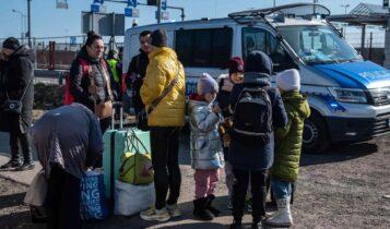 Πάνω από 4,7 εκατ. πρόσφυγες έχουν εγκαταλείψει την Ουκρανία μετά από 50 μέρες πολέμου