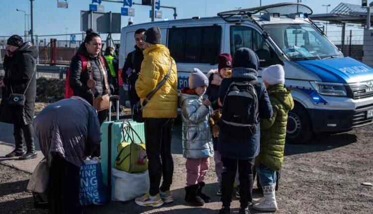 Πάνω από 4,7 εκατ. πρόσφυγες έχουν εγκαταλείψει την Ουκρανία μετά από 50 μέρες πολέμου