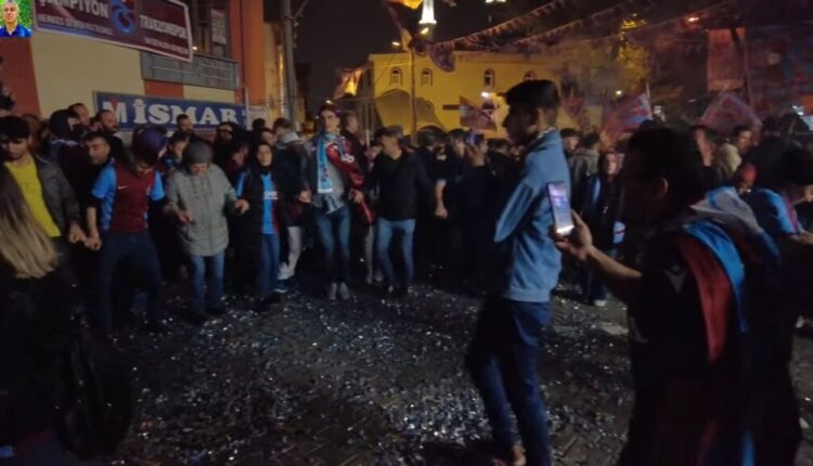 Με ποντιακούς χορούς πανηγύρισαν το πρωτάθλημα Τουρκίας οι οπαδοί της Τράμπζονσπορ (VIDEO)