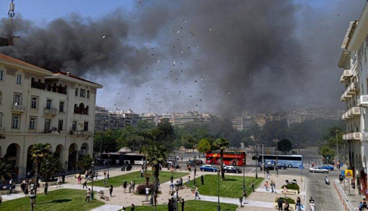 Θεσσαλονίκη: Δύο διασωληνωμένοι από τη φωτιά, 9 στο νοσοκομείο, 44 απεγκλωβισμοί (VIDEO)