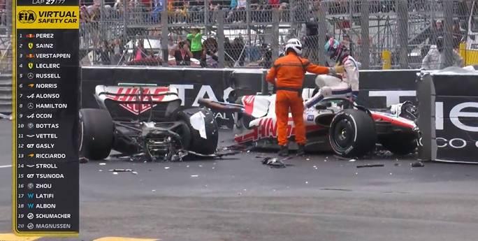 Τρομακτικό ατύχημα στην Formula 1: Το μονοθέσιο του Σουμάχερ κόπηκε στα δύο!